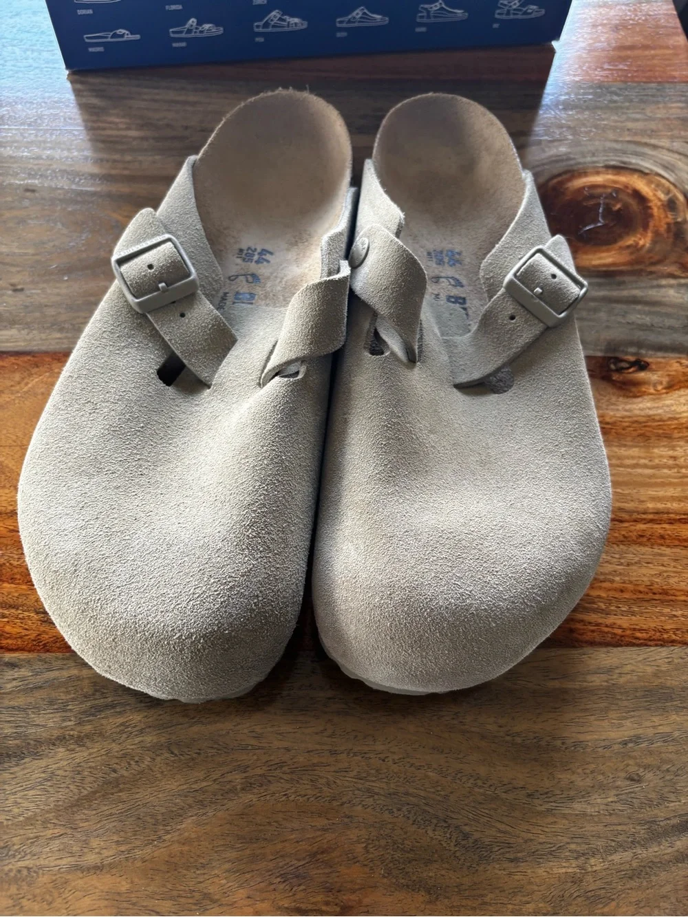 Birkenstock Boston Mens Suede Slip-On Clogs in Faded Khaki Size M 11 / 44